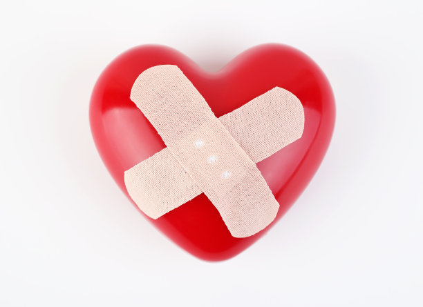 带绷带的心脏图片下载