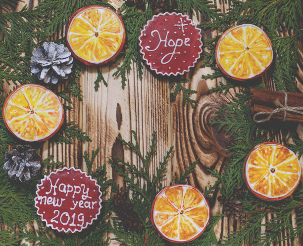 圣诞卡片:橘子，橙片姜饼，一颗圣诞星，还有圣诞祝福图片下载