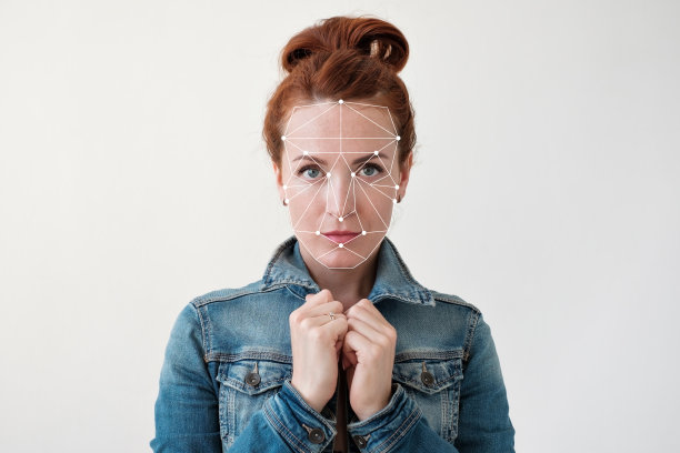 面部识别是一位红发中年妇女图片下载