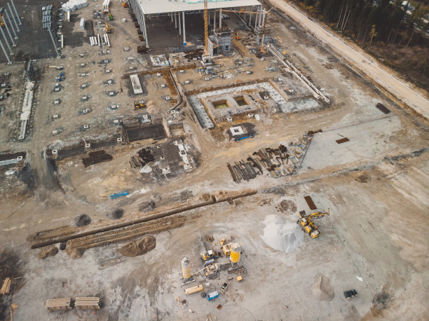 地上有施工机械图片下载