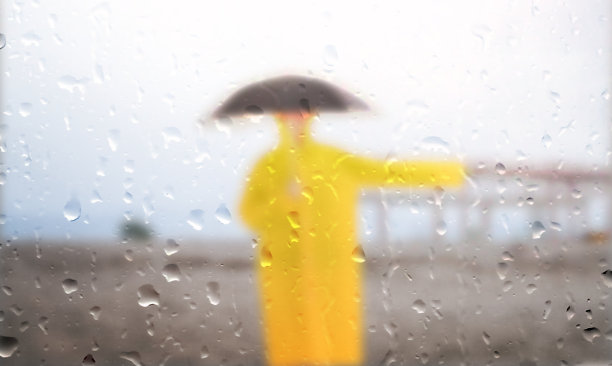 风雨交加的海滩景色图片下载