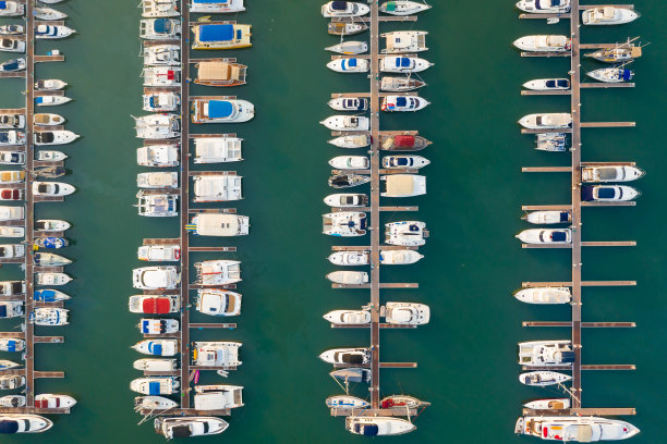 码头游艇的航拍视角图片下载