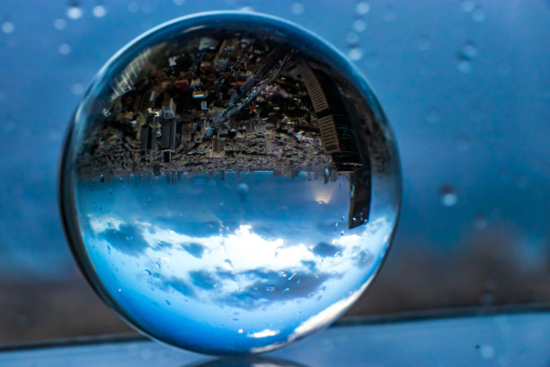 特拉维夫倒影的水晶球图片下载