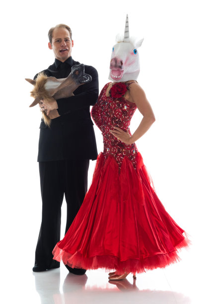 可爱的舞厅马舞者图片下载