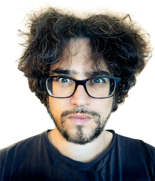 蓬头垢面的男人，疯狂的眼神图片下载