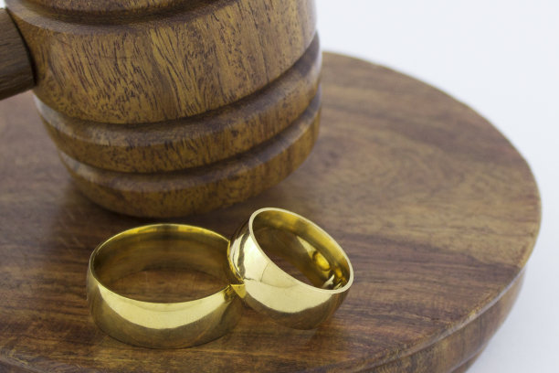 离婚和正义图片下载