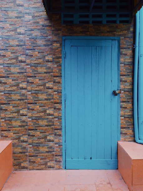 色彩斑斓的门图片下载