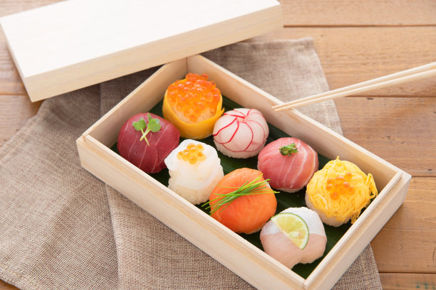 日本料理，球形寿司“Temarizushi”图片下载