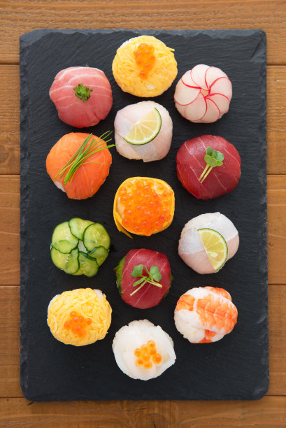 日本料理，球形寿司“Temarizushi”图片下载