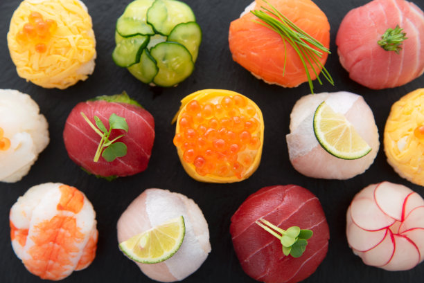 日本料理，球形寿司“Temarizushi”图片下载