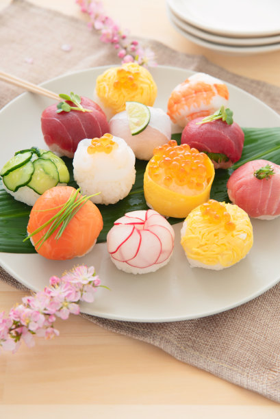日本料理，球形寿司“Temarizushi”图片下载