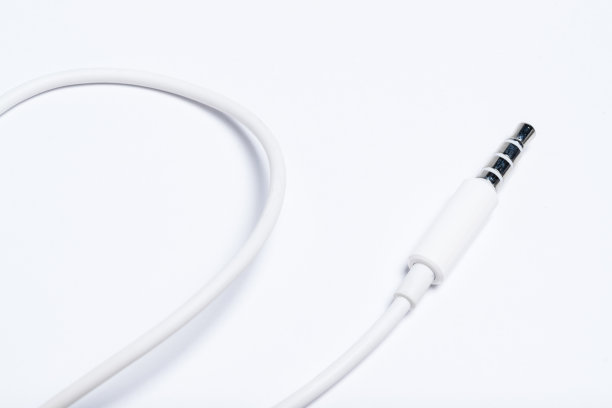 一个音频插孔，带有白色的音乐耳机线图片下载