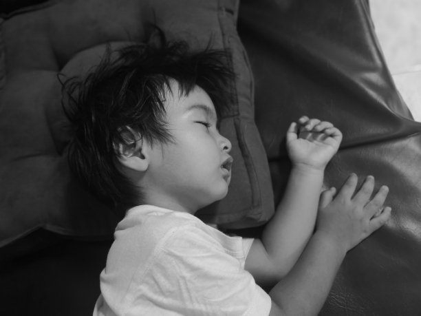 孩子们看起来总是很可爱。图片下载