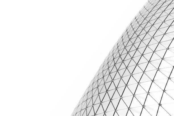 建筑金属结构设计类似于飞船内部。抽象的现代建筑黑白照片。图片下载