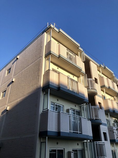 用iPhone拍摄的公寓大楼的早晨图片下载