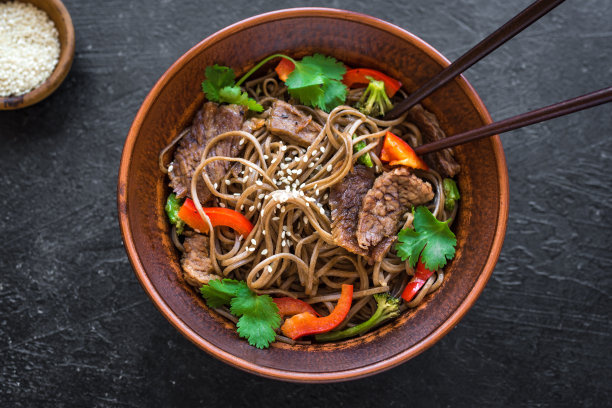 炒荞麦面，牛肉图片下载