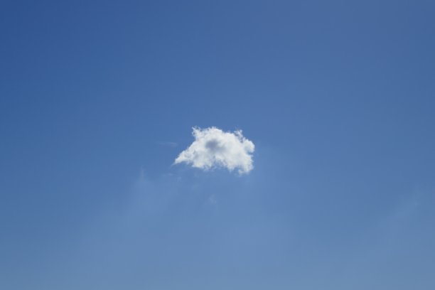 天空中的一朵小云图片下载
