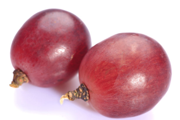 孤立的红葡萄在白色的背景。图片下载