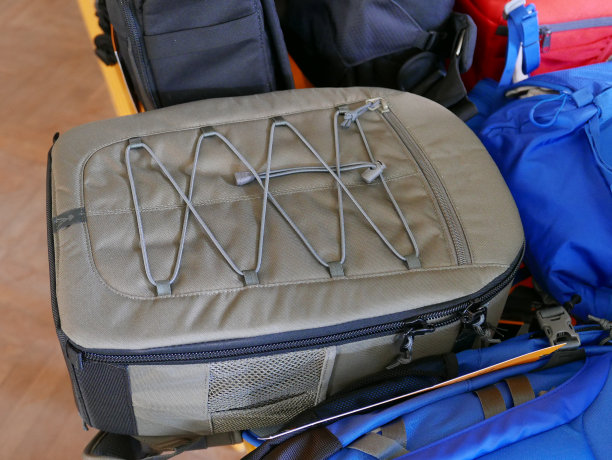 双肩包配背带照片包质地多种选择图片下载