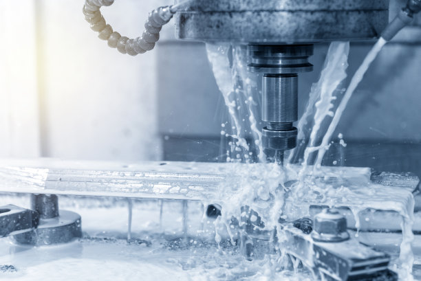 数控铣床采用实心球立铣刀对模具零件进行切削，冷却液冷却。图片下载
