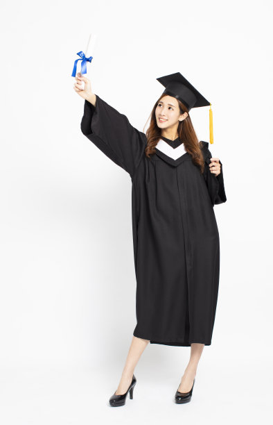 微笑的亚洲女孩毕业文凭图片下载