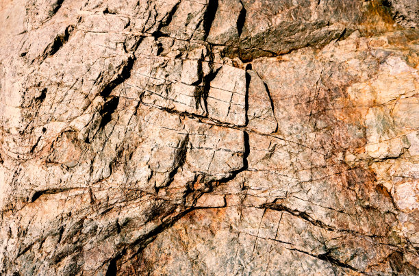 古老的石洞壁。图片下载