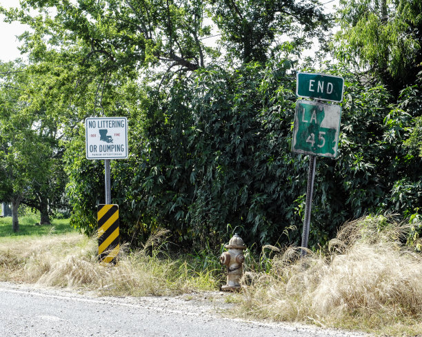 45号公路的尽头是路易斯安那州的拉菲特图片下载