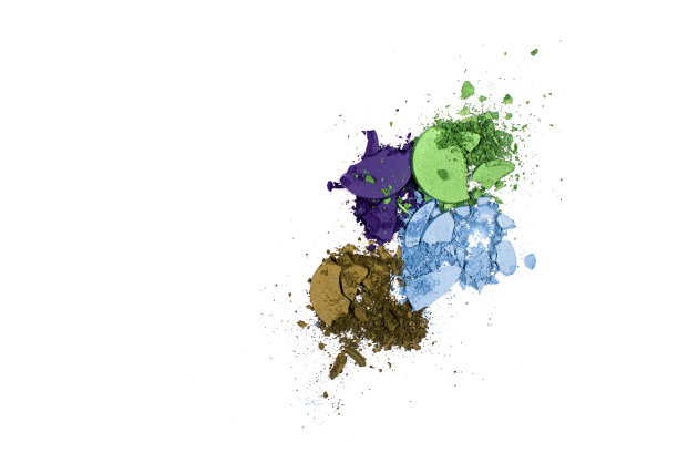 破碎的彩色眼影纹理孤立在白色背景上。前视图。横向、平面躺图片下载