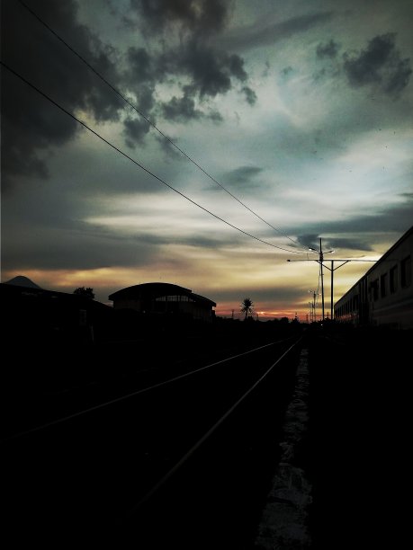 夜晚的剪影图片下载