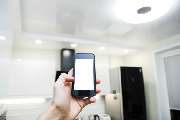 通过智能手机控制家用电器。白色的屏幕图片下载