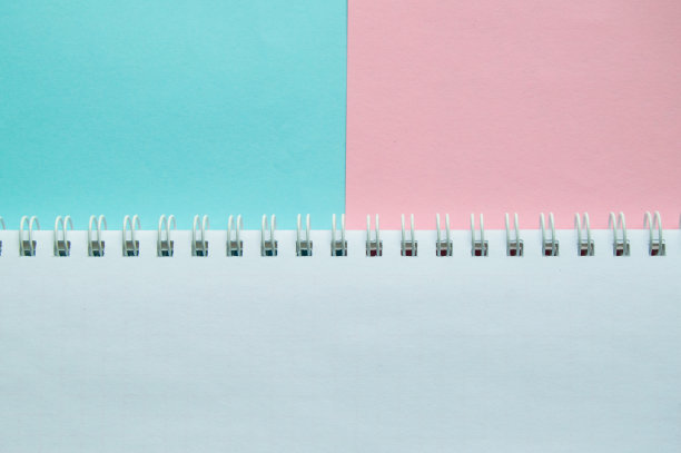 创造性的平躺，俯视图办公办公桌，工作区与空白的文本，记事本图片下载