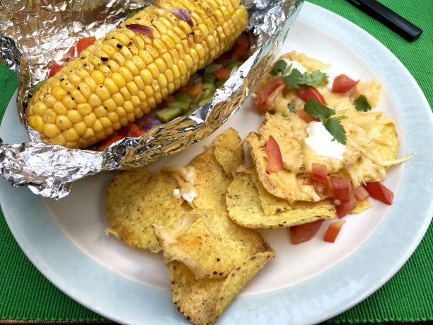 玉米棒和玉米片图片下载