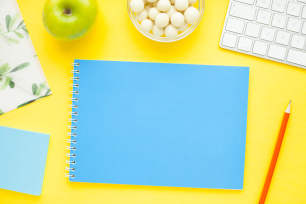 办公室桌子/学生工作场所图片下载