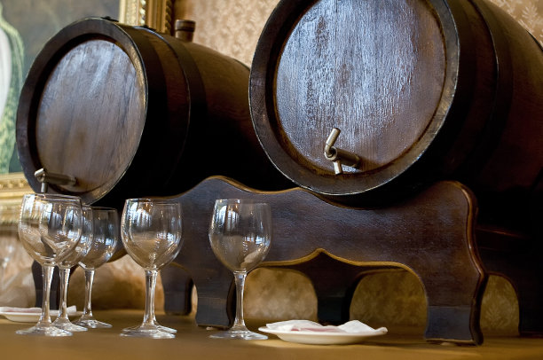 桶和眼镜图片下载