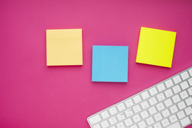 办公室桌子/学生工作场所图片下载