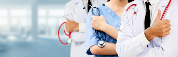 医疗保健的人。在医院办公室或诊所与其他医生、护士和外科医生一起工作的专业医生。医疗技术研究所和医生人员的服务理念。图片下载