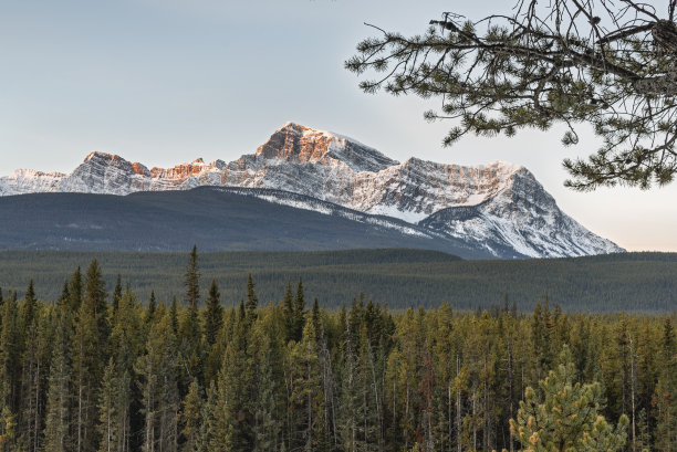日出风暴山图片下载