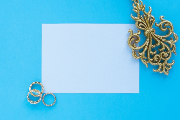 Flatley在绿松石背景与白纸为文本和蕨叶，俯视图，空间为文本，复制空间，图片下载