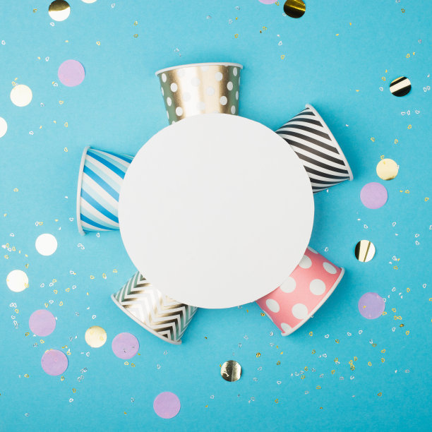 五彩纸屑吸管，有趣的杯子，五彩纸屑欢乐的背景图片下载