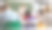 老师和坐在她前面椅子上的学生谈话图片下载