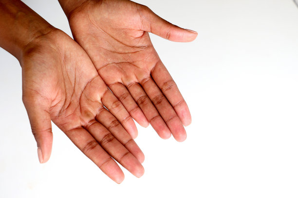 两个黑人伸出手，乞求，展示图片下载