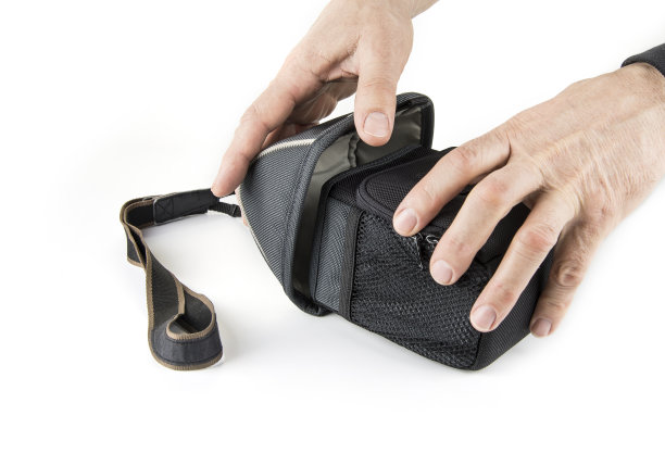 带白色带子的相机盒图片下载