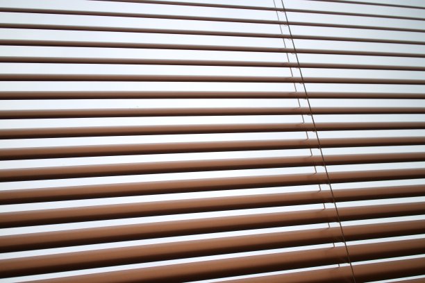 棕色水平百叶窗图片下载