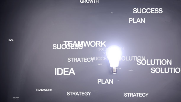 黑板上的灯泡图片下载