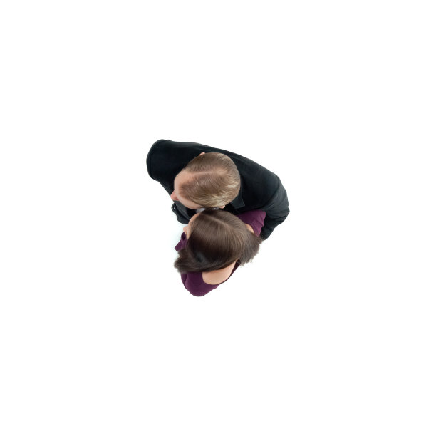 正上方的男人，一个女人拥抱图片下载