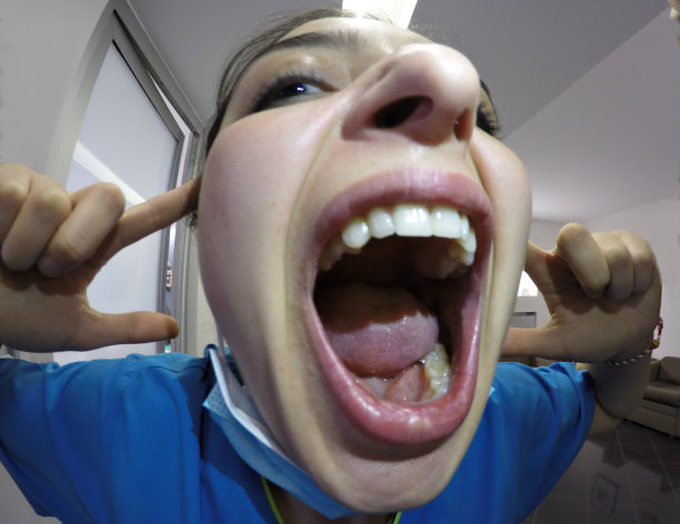 愤怒的女人尖叫图片下载