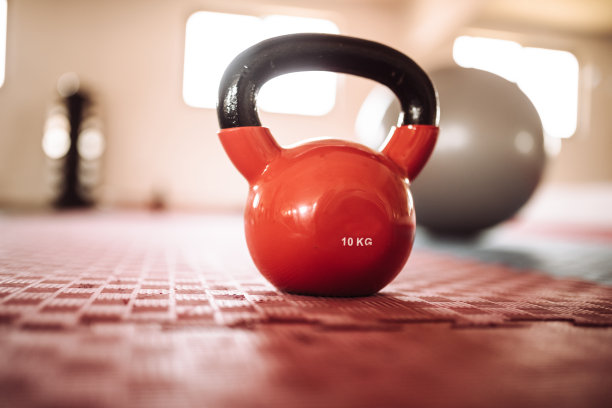 体育馆的壶铃图片下载