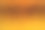 凝结在琥珀色和金色渐变的玻璃瓶上为纹理背景图片下载