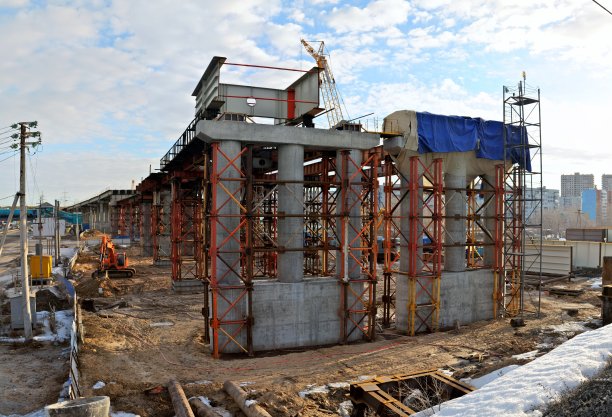 在联邦高速公路上建造一个路口图片下载