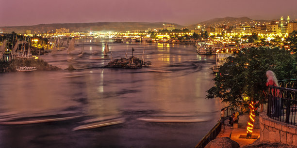 跳舞的三角帆船图片下载